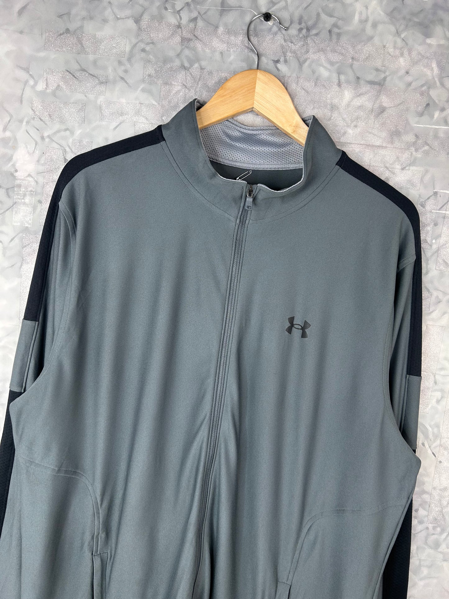 CHAQUETA DEPORTIVA UNDER ARMOUR (2XL)
