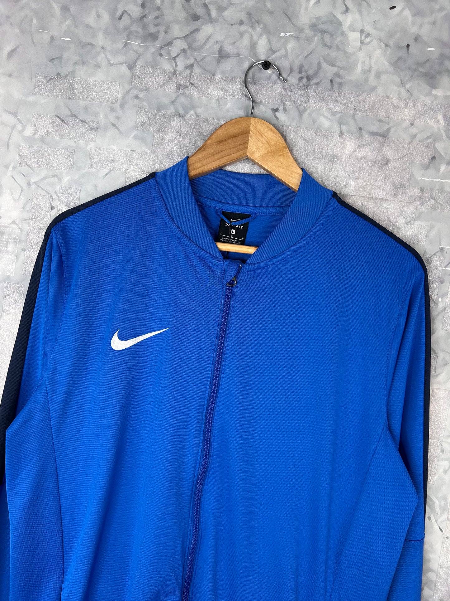 CHAQUETA DEPORTIVA NIKE (L)